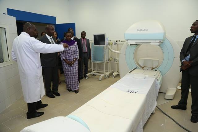 INFRASTRUCTURES SANITAIRES : LE PREMIER MINISTRE VISITE L’INSTITUT DE MÉDECINE NUCLÉAIRE D’ABIDJAN